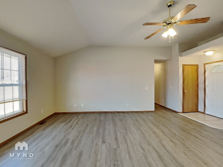 Building Photo - 539 N Century Ave