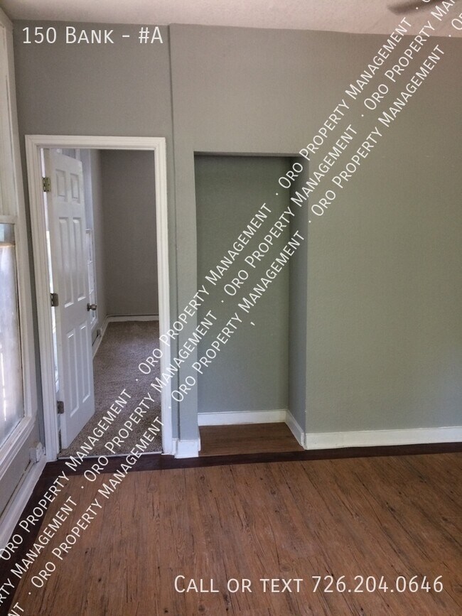 Building Photo - 150 Bank-#A