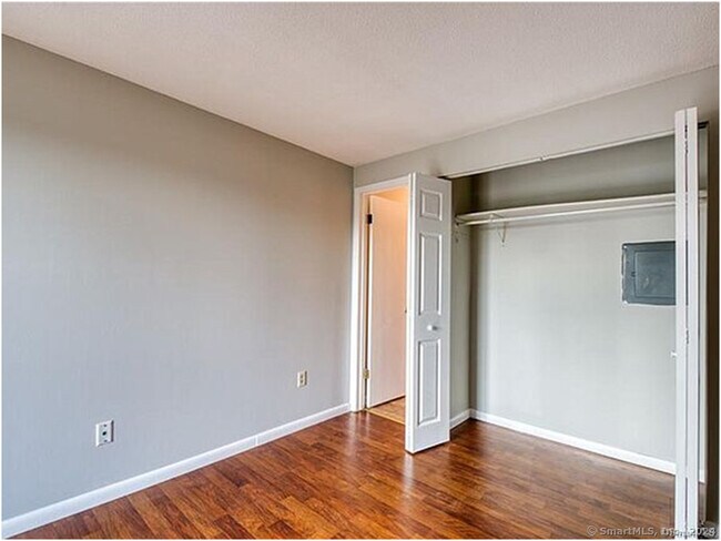 Building Photo - 181 Loomis Dr