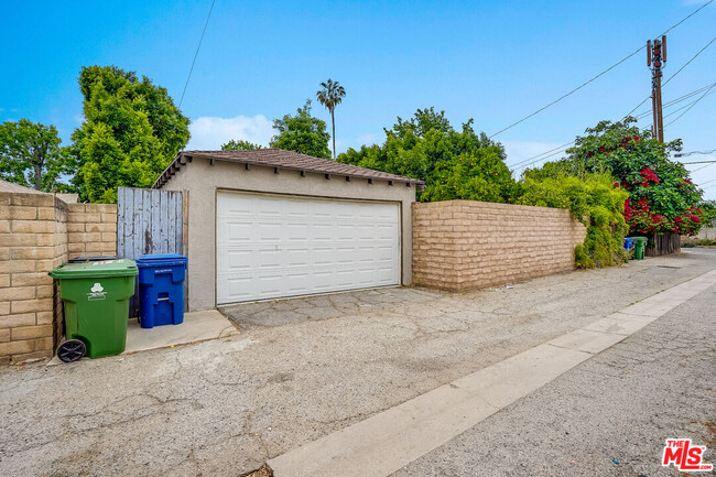 Building Photo - 5450 Bevis Ave