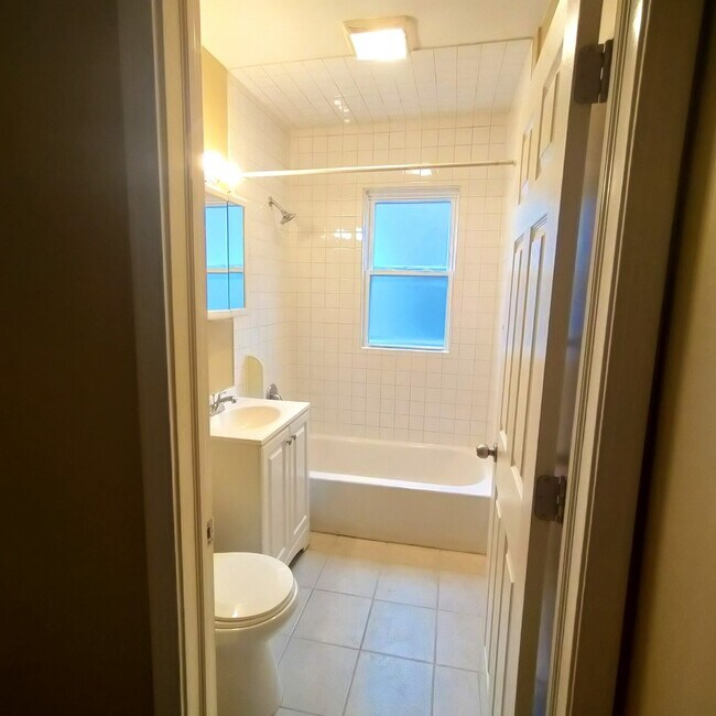 Building Photo - 7645 S Throop St