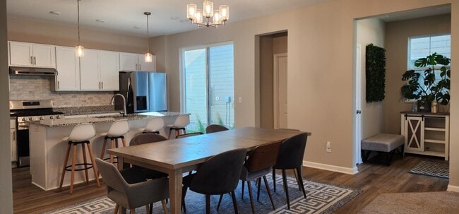 Building Photo - 1515 100th Ave NW