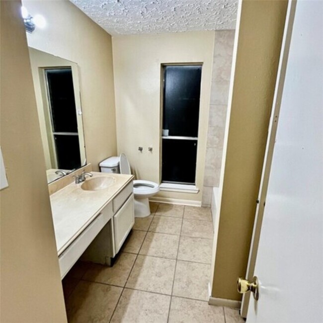 Building Photo - 3830 Westheimer Pl Dr