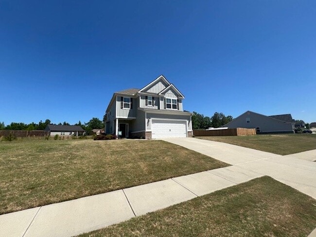 Building Photo - 4 Bedroom, 2.5 Bath Right off Exit 175