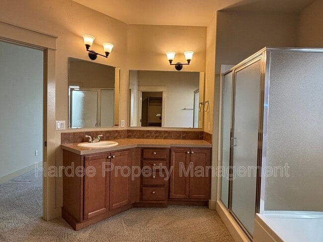 Building Photo - 6251 W Geneva St