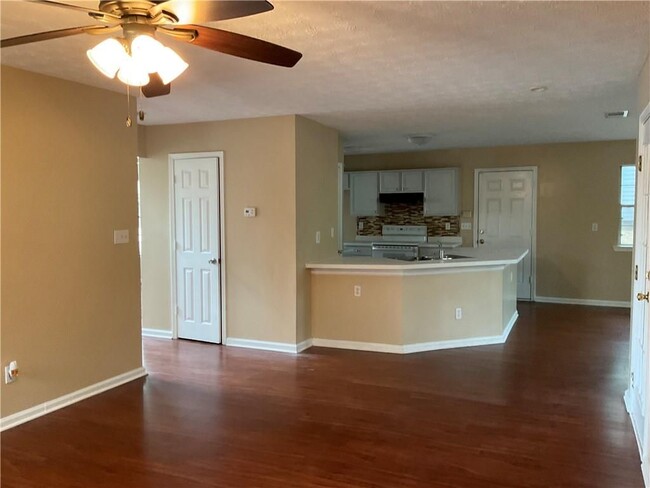 Building Photo - 2570 Treasure Ct