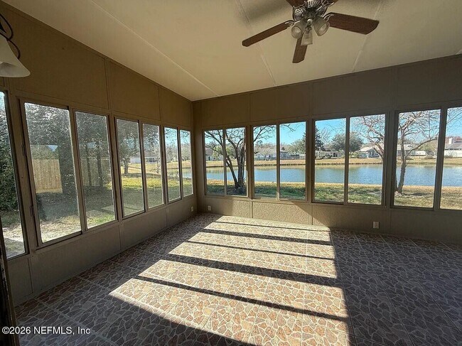 Building Photo - 913 Mackinaw Trail