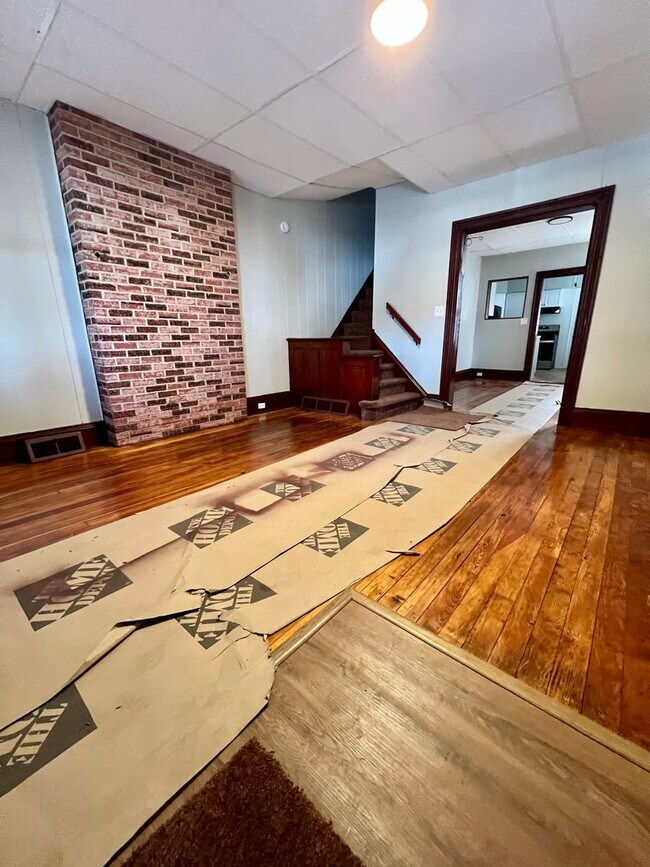 Building Photo - 502 Buttonwood St