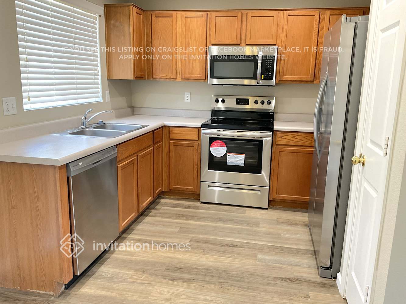 Building Photo - 10910 E Wier Ave