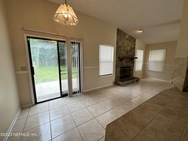 Building Photo - 1127 Cove Landing Dr