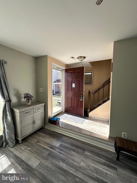 Building Photo - 326 Lancaster Square