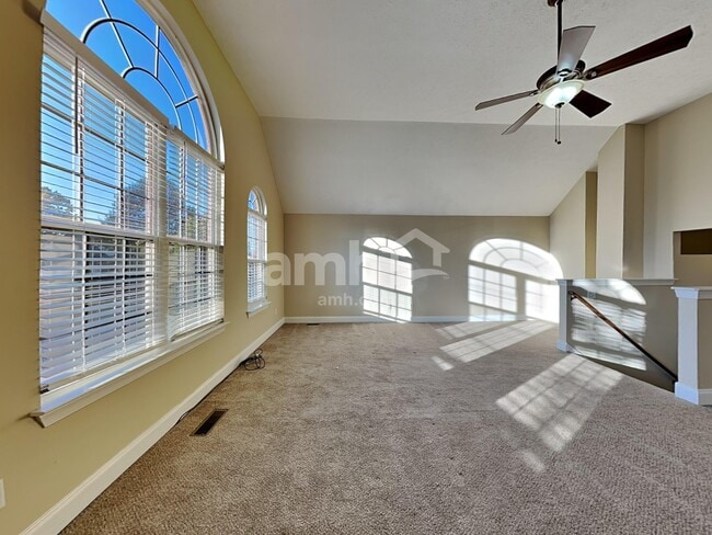 Building Photo - 824 Daybreak Dr