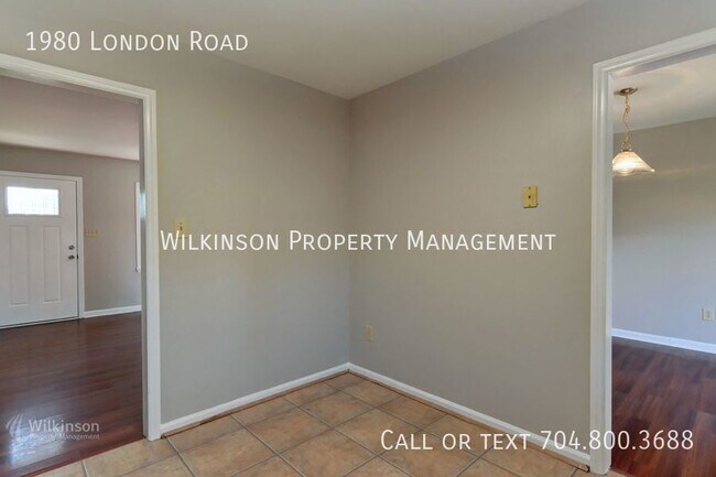 Building Photo - 3 Bedrooms, 2 Baths Ranch In Mooresville Q...