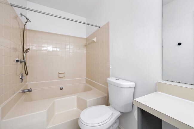 Building Photo - 6910 Victoria Dr