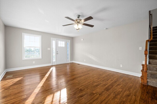 Building Photo - Stunning home ready to make yours !
