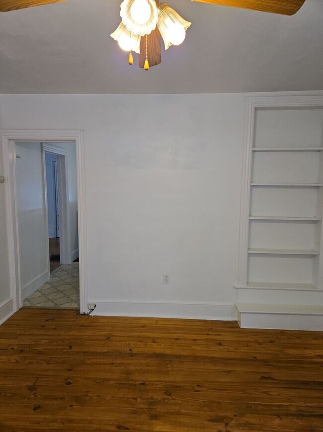 Building Photo - 552 E King St