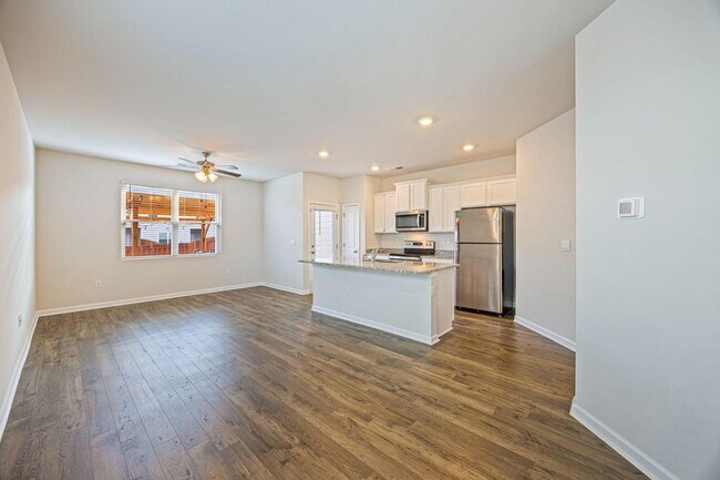 Building Photo - 5438 Thrasher Ln