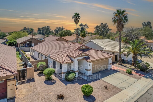 Building Photo - 2401 E Derringer Way