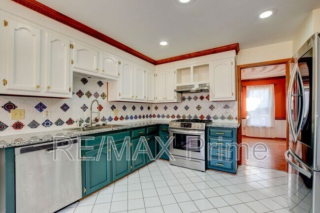 Building Photo - 412 Saddle Ct