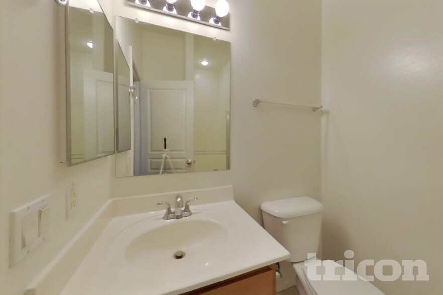 Building Photo - 1225 N 36th St