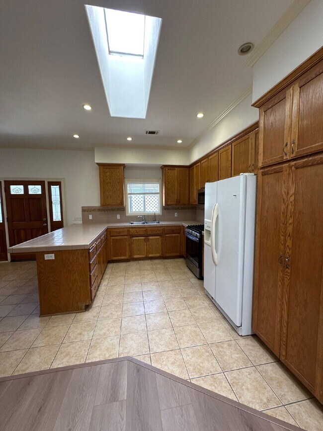 Building Photo - Spacious 2BR/2BA Single-Level ADU with Private Courtyard