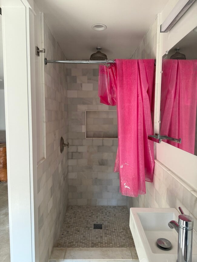 Building Photo - 1225 Stringer Ave