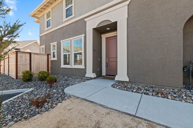 Building Photo - Beuatiful Townhome in Northwest Reno!