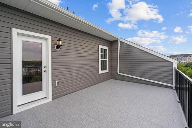 Building Photo - 7736 Meander Ct S