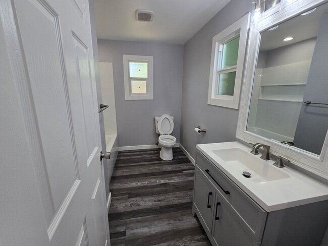 Building Photo - 2 bed 1 bath House in Merced
