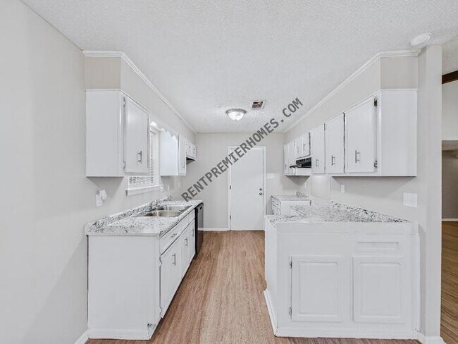 Building Photo - 25 Del Tara Dr