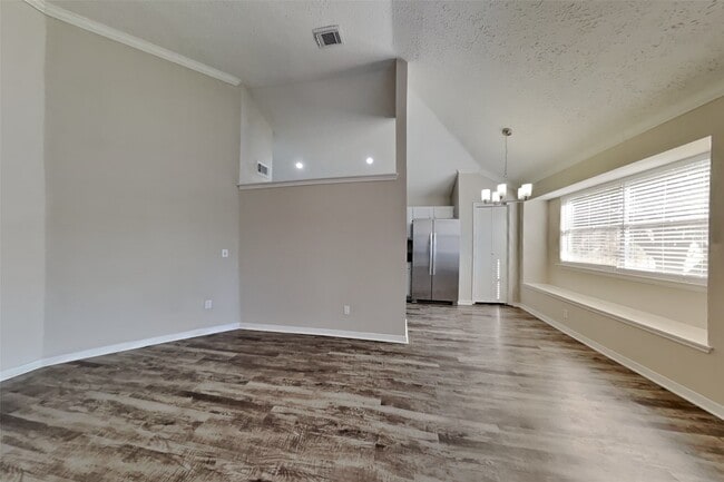 Building Photo - 2515 Chestnut Cir