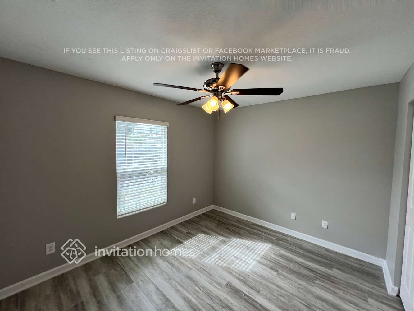 Building Photo - 1021 SE Airoso Blvd