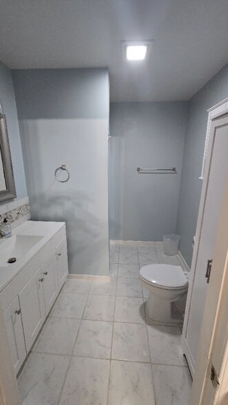 Building Photo - 14742 MacArthur Dr