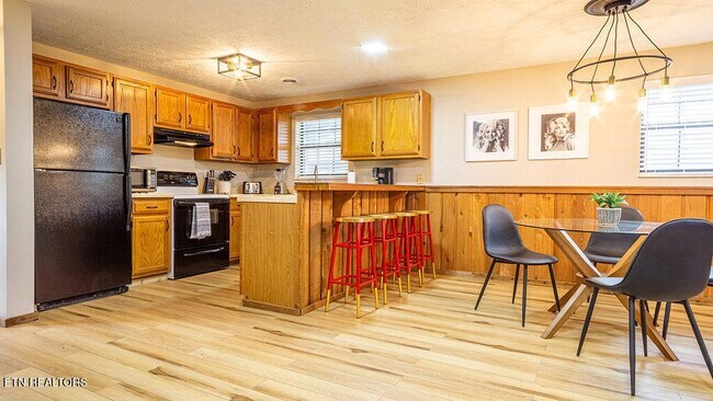 Building Photo - 3933 Dollys Dr