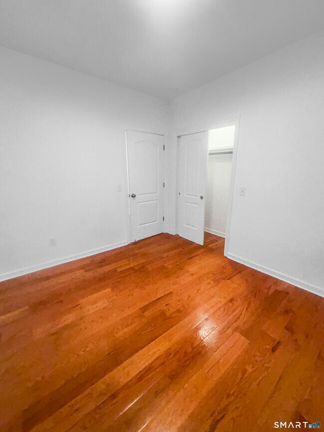 Building Photo - 1042 Iranistan Ave