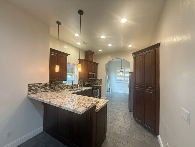 Building Photo - ***JUST REDUCED!!!*** 2-Bedroom, 2-bathroom single level home located in Country Club Villas in L...