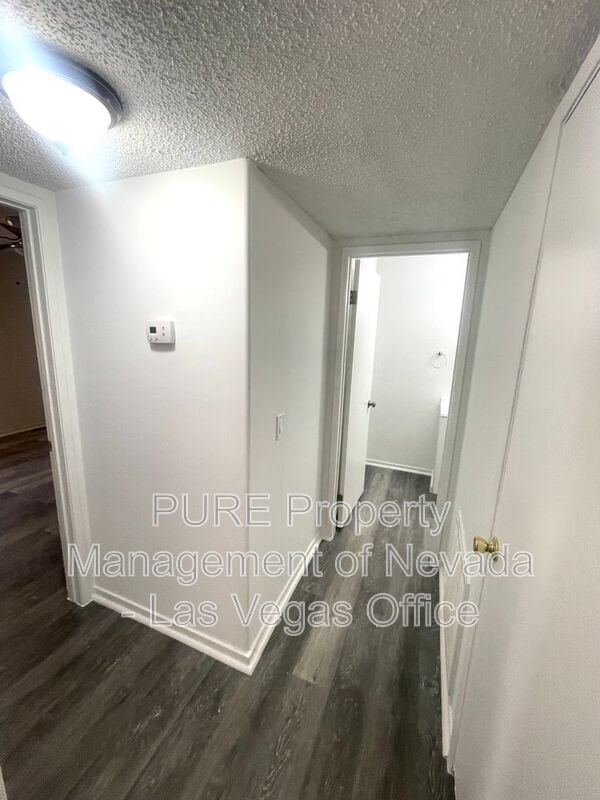 Building Photo - 1405 E Vegas Valley Dr
