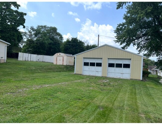 Building Photo - 861 Cabot Dr