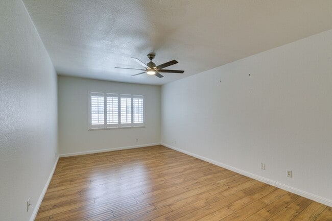Building Photo - 2838 Dawn Crossing Dr