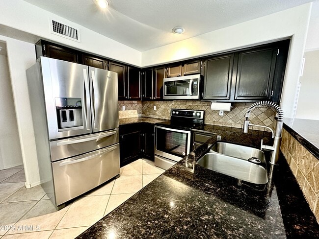 Building Photo - 4708 E Thunderhill Pl