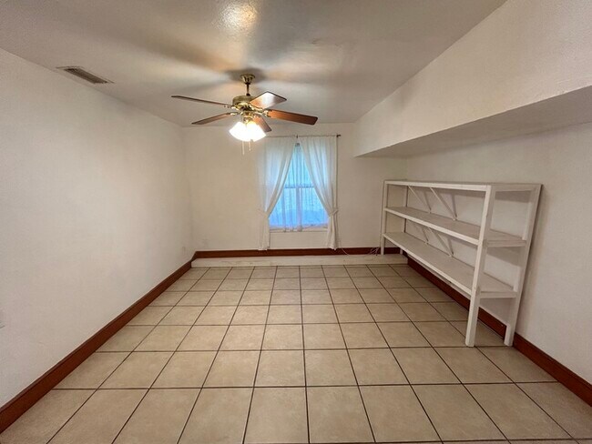 Building Photo - NE Cape Coral Single Family Home