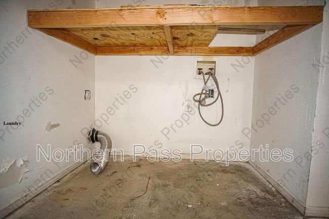Building Photo - 1686 St Stephen Pl