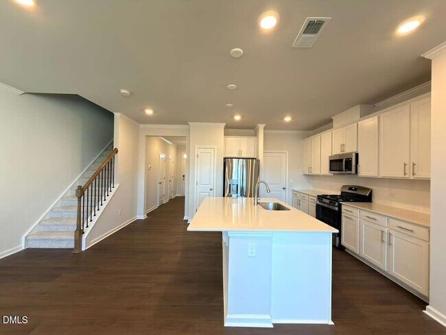 Building Photo - 6025 Grey Colt Wy