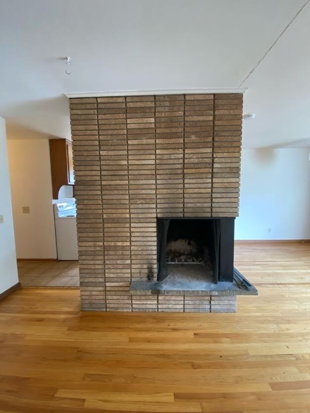 Building Photo - 1030 E Johnson St