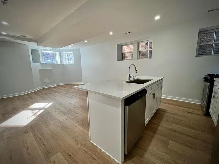 Building Photo - 1452 N Fairfield Ave