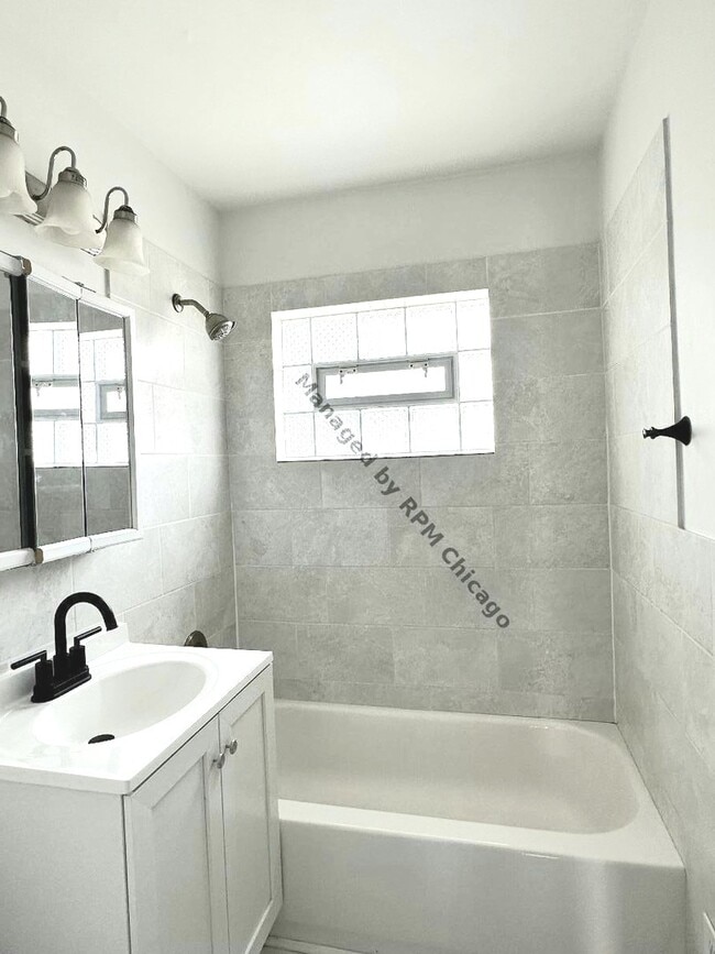 Building Photo - 1420 N Harlem Ave