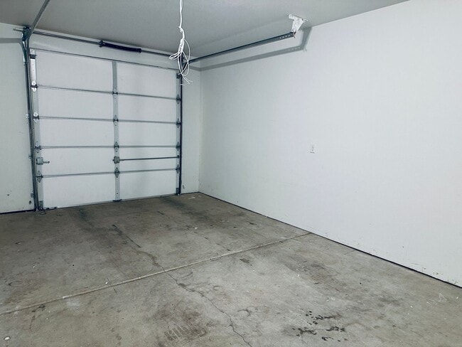 Building Photo - Spacious 3 BR / 3.5 BA Home in Prime Corvallis Location — $2,250