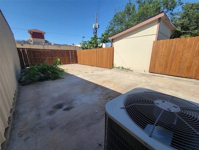 Building Photo - 10352 Cymbal Dr