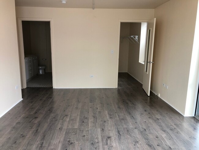 Building Photo - 1640 Maple Ave