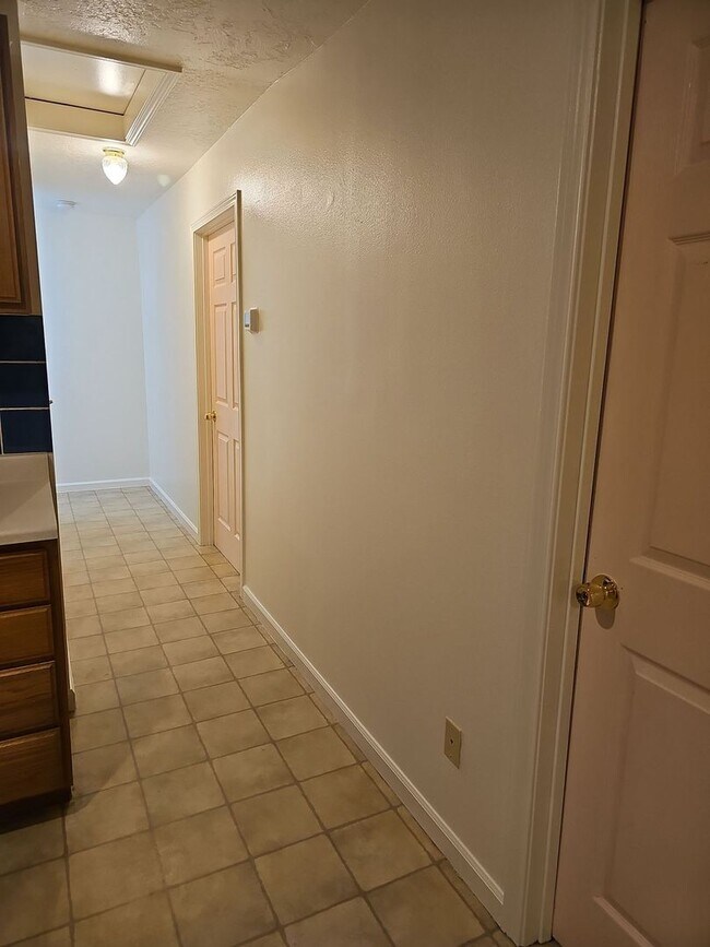 Building Photo - APPROVED APPLICATION* Charming 3 Bedroom Cottage with Private Patio in Lewiston, ID